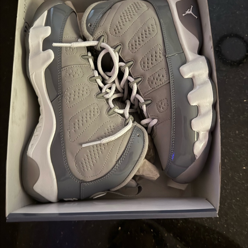 Jordan Retro 9 in Medium Grey and White - Picture 4 of 7